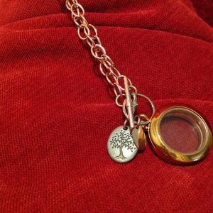 ✨HOST PICK✨Rose 🌹/ Yellow Gold Toggle necklace